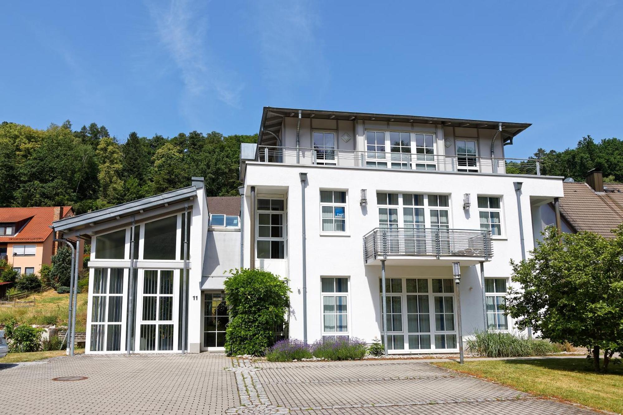 Grosszuegiges Helles Penthouse -Komplette Etage- Mit Balkon Und Stellplatz In Ruhiger Lage Kulmbach Luaran gambar